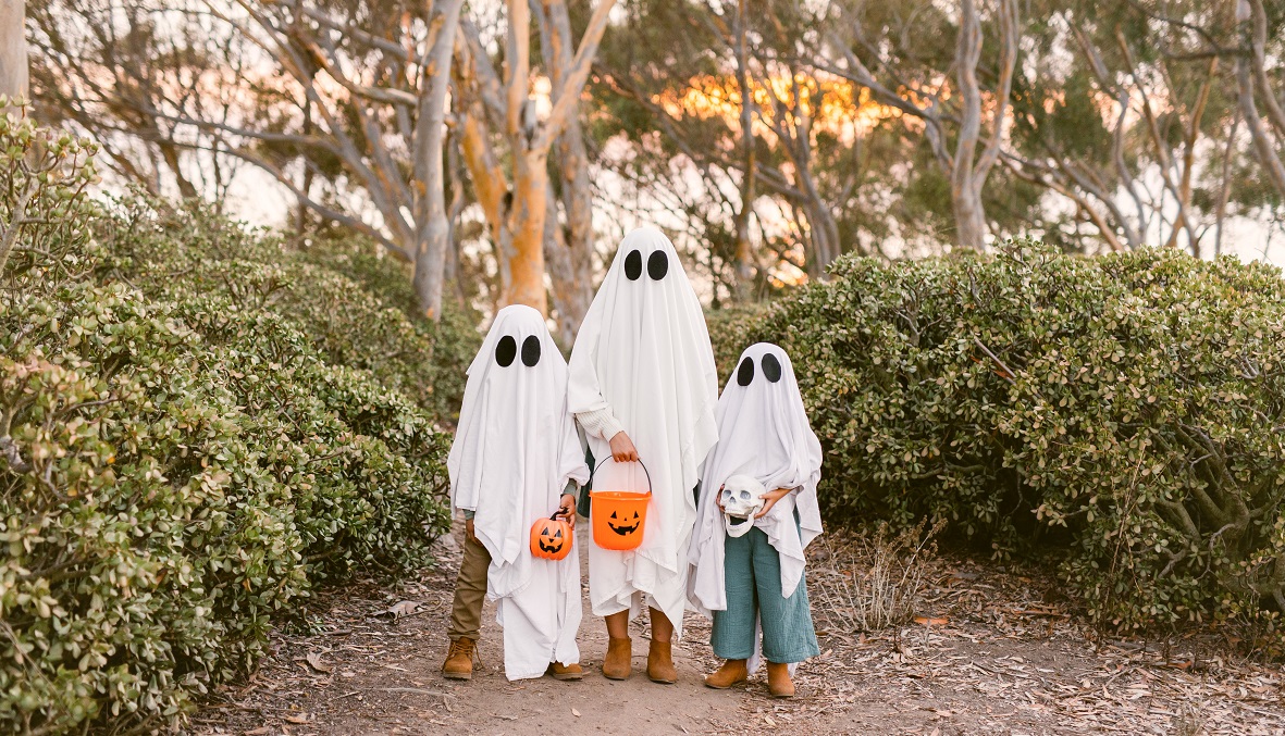 Famille déguisée en fantômes